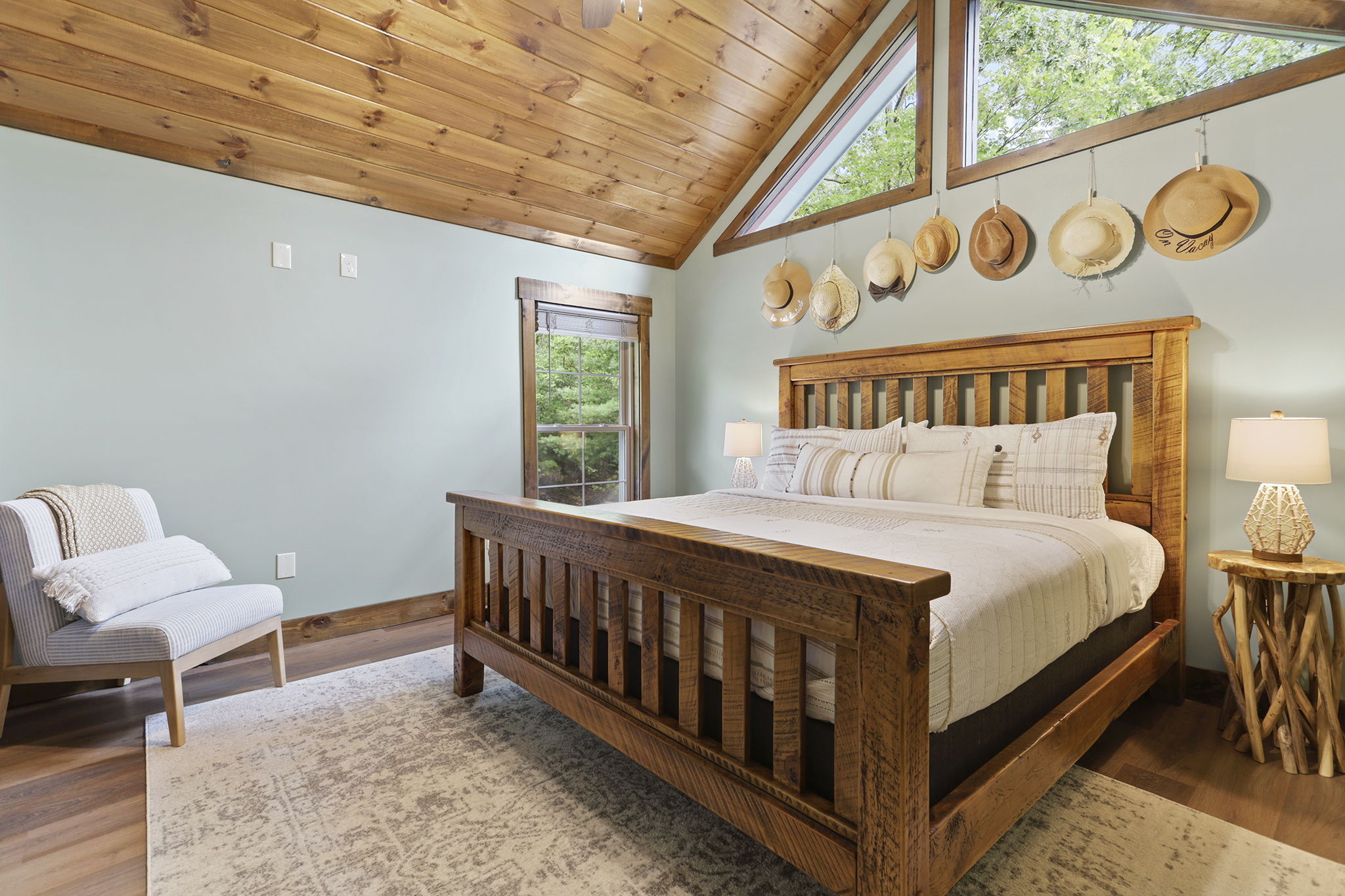 Upper level king bedroom, Bärkada Cabin Blue Ridge GA