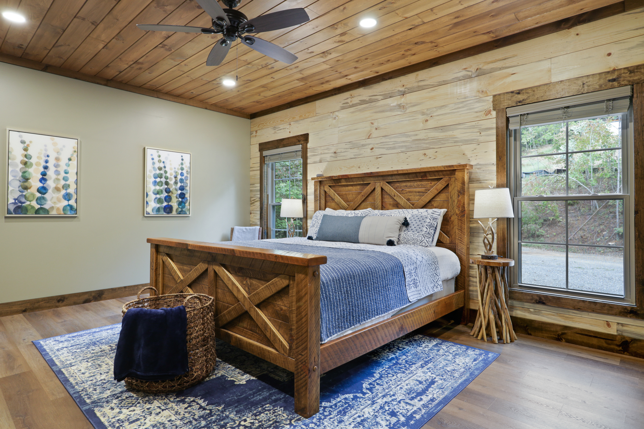 Primary king master en-suite, Bärkada Cabin Blue Ridge GA